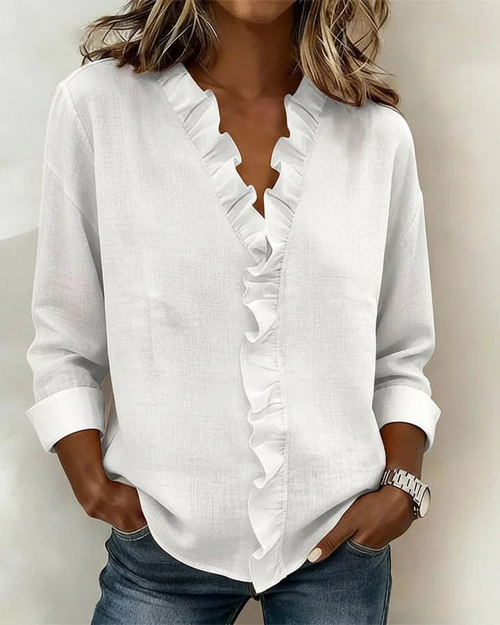 Chiara™ | Blusa con cuello en V y volantes delicados