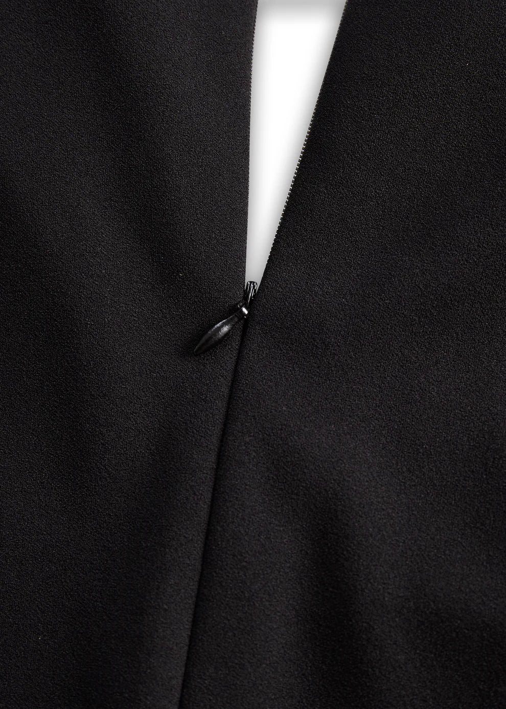 Isabella | Vestido negro refinado