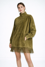 Valeria | Robe en daim à col montant et franges