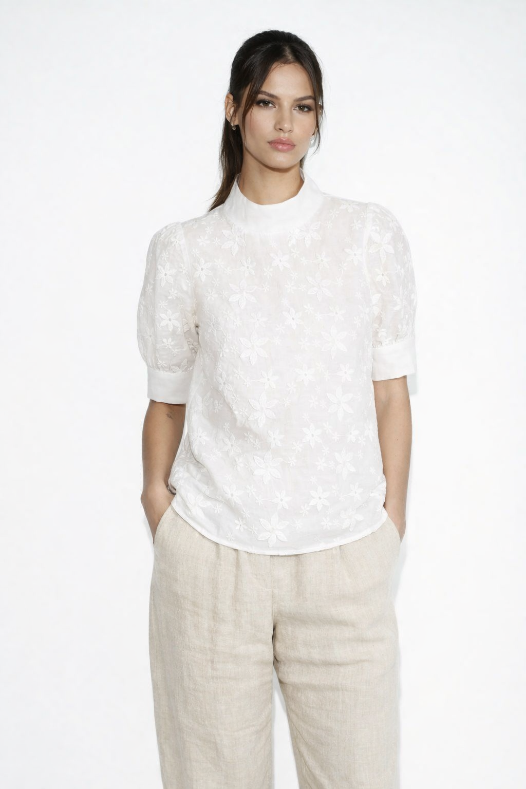 Amelia | Blusa de encaje con cuello alto