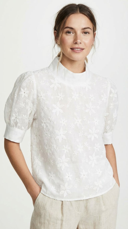 Amelia | Blusa de encaje con cuello alto