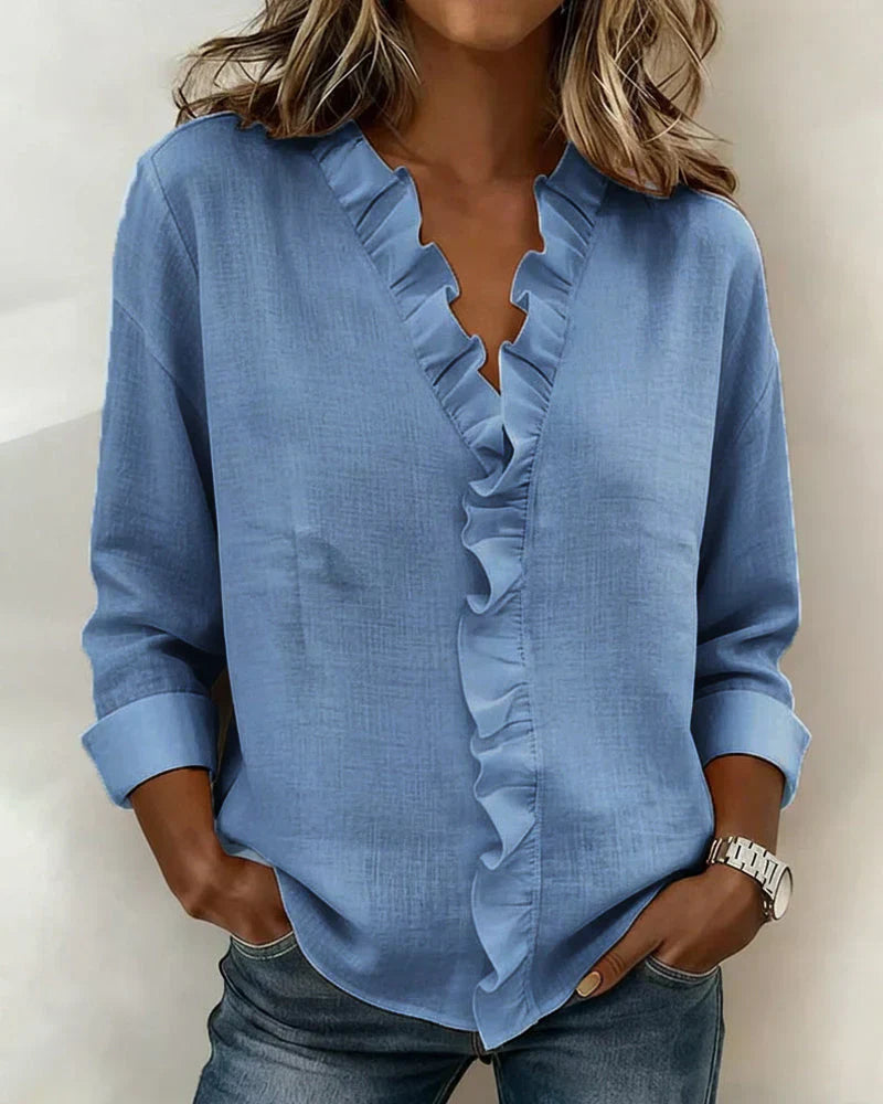 Chiara™ | Blusa con cuello en V y volantes delicados